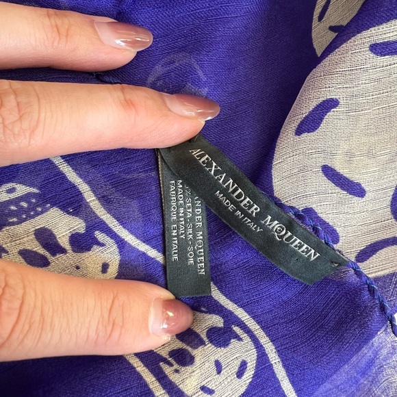 Classic Alexander McQueen skill scarf - Picture 3 of 3